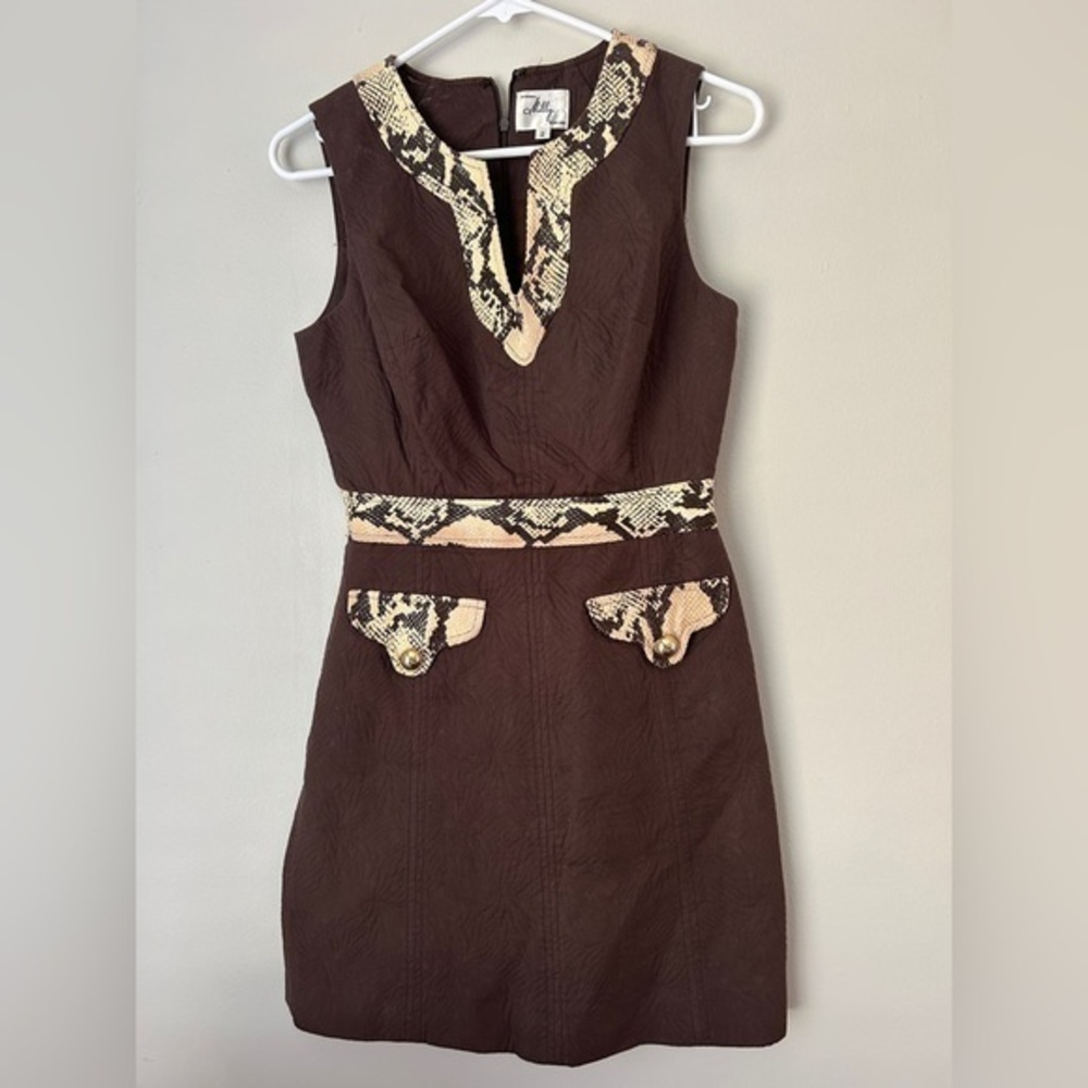 Chic Brown Sleeveless‎ Dress with Snake Print Accents